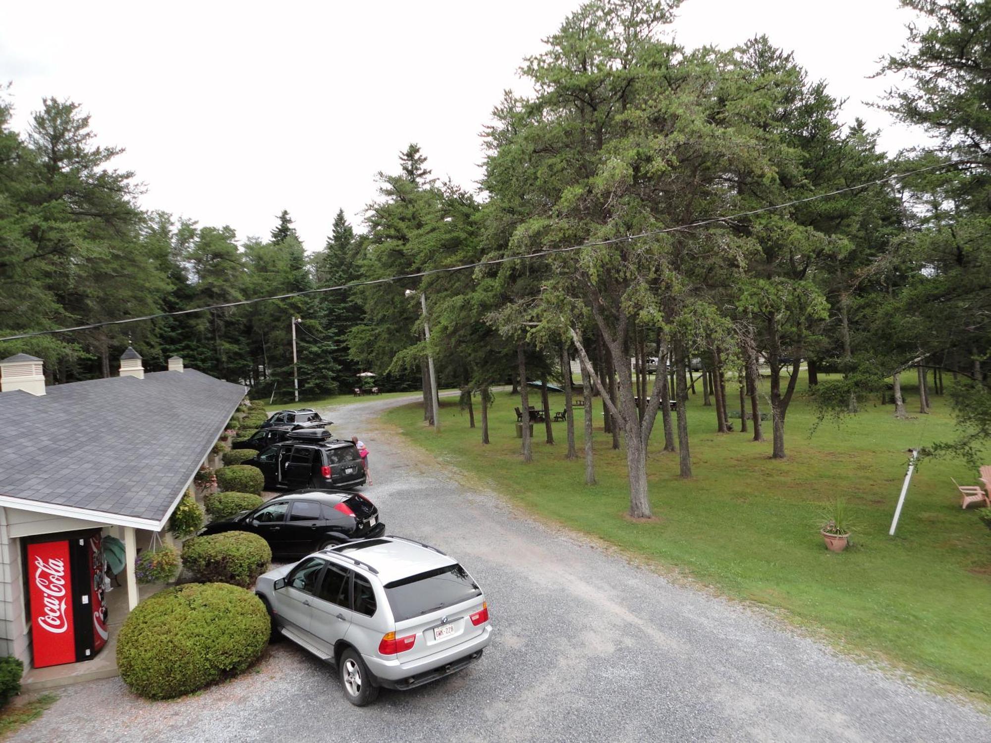 Pinecone Motel Sussex Exterior foto